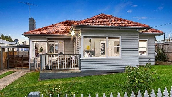 澳洲4名买家同时竞购一处房产，房价7年升值＄33.5万，卖家激动到失声（组图） - 2