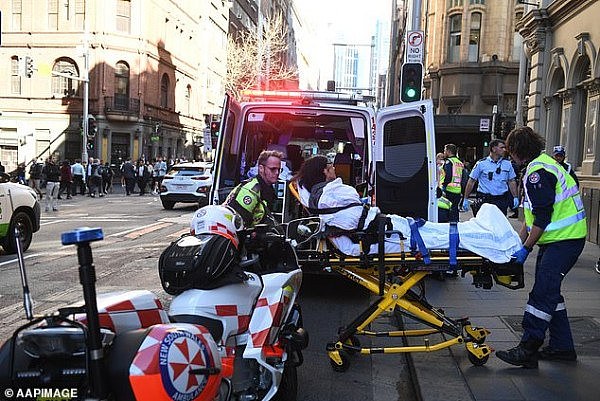 确认有人遇难！悉尼CBD刀匪随机捅人，华女在内至少6人被刺伤（视频/组图） - 17