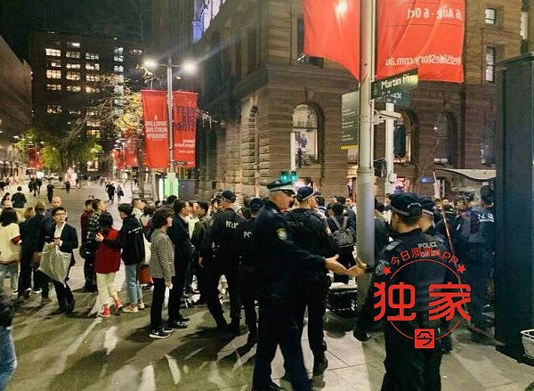 澳洲多地港人集会爆冲突！悉尼陆港学生争执，墨尔本街头抢红旗！（视频/组图） - 4