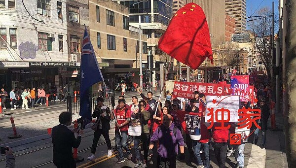 悉尼华人“挺港”游行，爆肢体冲突！3000人唱国歌齐骂“汉奸”（视频/组图） - 32