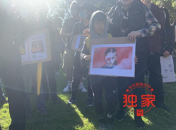 悉尼500港人3日内二度集会，举“解放香港”标语！华裔老人戴军帽举国旗笑怼（视频/组图） - 23