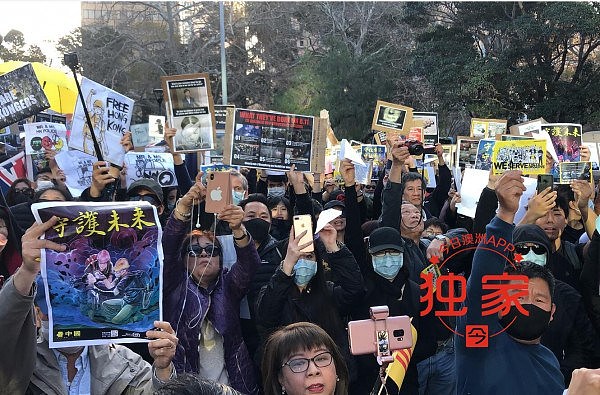 悉尼500港人3日内二度集会，举“解放香港”标语！华裔老人戴军帽举国旗笑怼（视频/组图） - 4