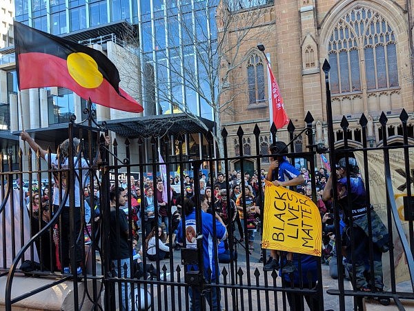 抗议！澳失踪土著儿童家庭强势“攻占”CBD：警方失职，道歉无济于事（组图） - 5