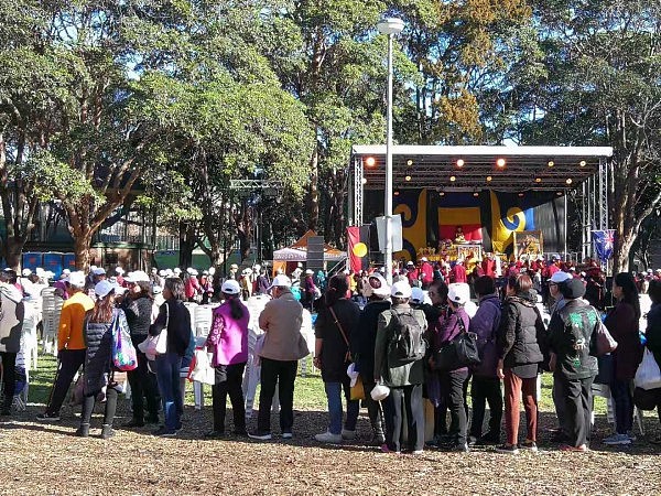 悉尼举行大型慈善嘉年华法会  近千信众喜获弥陀佛长寿灌顶 - 7