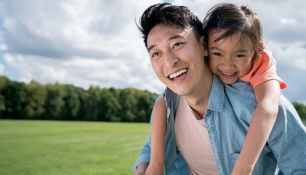 asian-father-and-daughter700x400.jpg,0