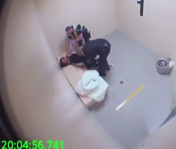 墨尔本女于拘留室内撞到额头，因脑溢血去世，其子斥责警察及医护人员疏忽行事！（组图/视频） - 1