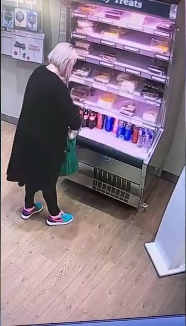 金发澳女狂偷5个芝士蛋糕，店主为抓窃贼，承诺提供免费甜品！（组图/视频） - 1