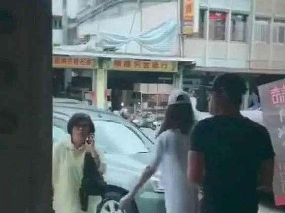 霍建华夫妇中秋约会小吃店 两人打扮低调林心如全程低头（组图） - 2