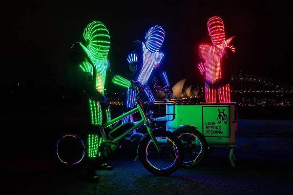 大型缤纷夜幕幻彩骑行活动为悉尼老少打造天伦之夜 - 1