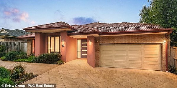 18651498-7479677-This_home_in_Melbourne_selling_near_the_city_s_average_of_716_54-a-2_1568873510233.jpg,0