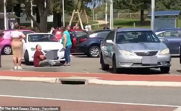 19100158-7519949-Dedicated_man_sat_promptly_in_a_parking_space_he_was_reserving_f-m-6_1569839393345.jpg,0