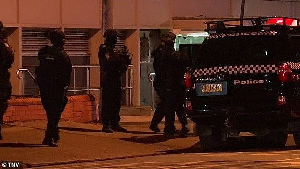 无码视频曝出！悉尼警局外当街爆枪战！男子与警方对射，被当场击毙！（视频/组图） - 3
