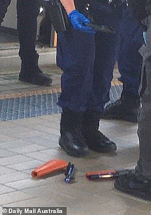 惊魂一刻！悉尼中央车站惊现持枪男子，站台被紧急封锁！警方：他拿的只是假枪（组图） - 3