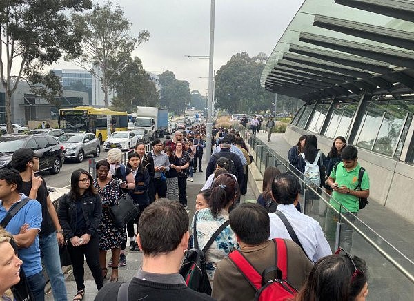 悉尼城铁早高峰突发故障，数百名乘客被迫换乘公交！Chatswood通勤受影响（组图） - 5