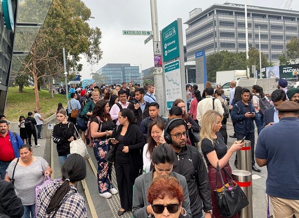 悉尼城铁早高峰突发故障，数百名乘客被迫换乘公交！Chatswood通勤受影响（组图） - 4