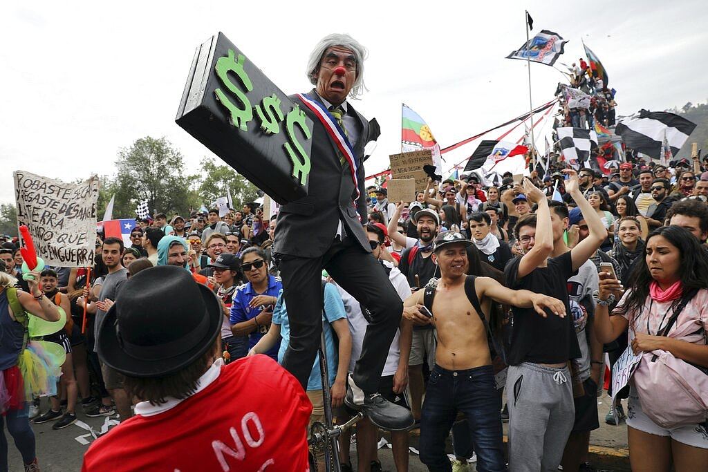 智利百万人示威 要求总统皮涅拉下台（组图） - 1