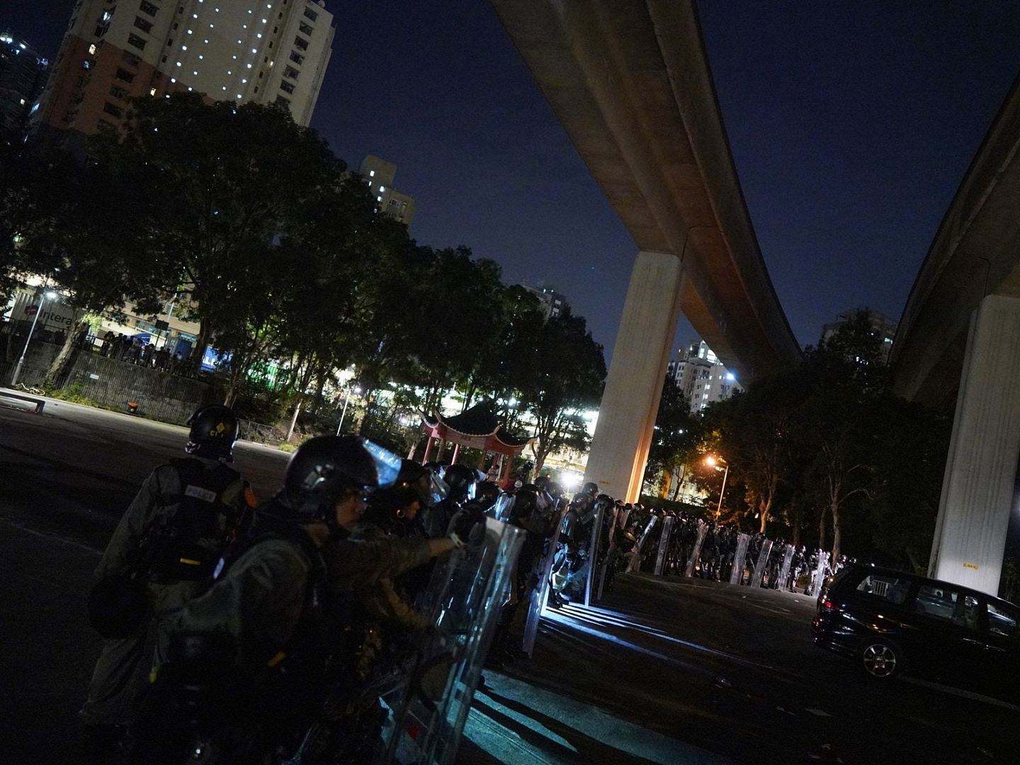 深夜围堵中联办暴行 引香港各大政团社团一致谴责（组图） - 4