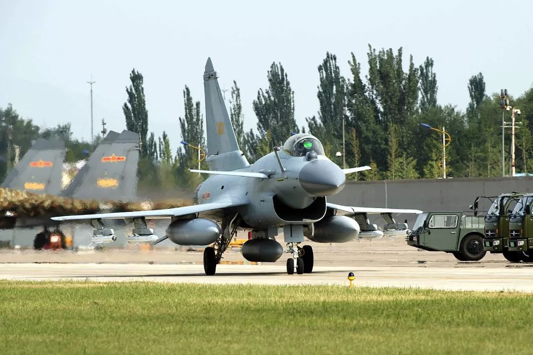 印度空军喜提法国“阵风”战斗机，号称“最强四代半”，歼10C压力山大？ - 16