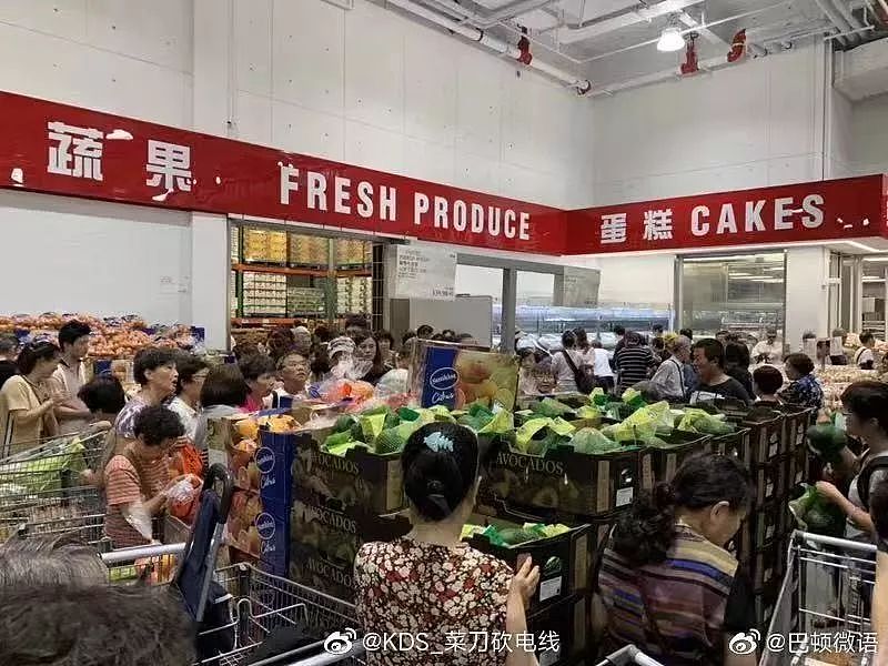 崩了！Costco中国开业半天，被迫紧急关门！网络瘫痪，货品哄抢！警员出动！网友：“不是买东西，是来送命”！ - 28