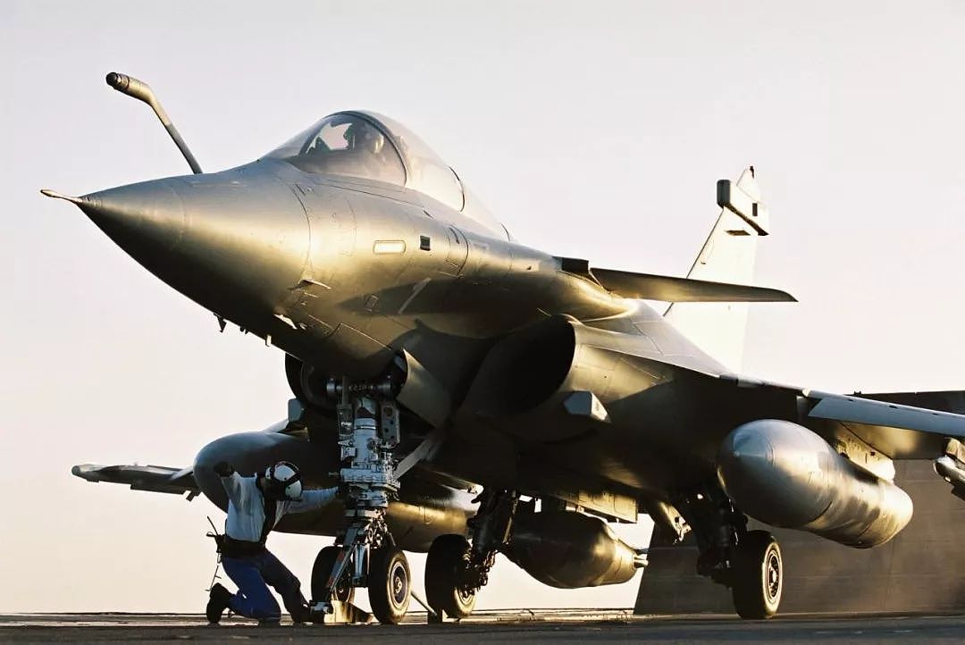 印度空军喜提法国“阵风”战斗机，号称“最强四代半”，歼10C压力山大？ - 4