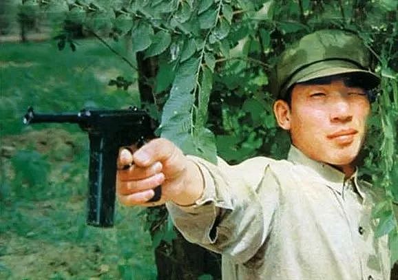 中国有多喜爱毛瑟？1980年还在“仿造”，差点成我军制式手枪 - 13