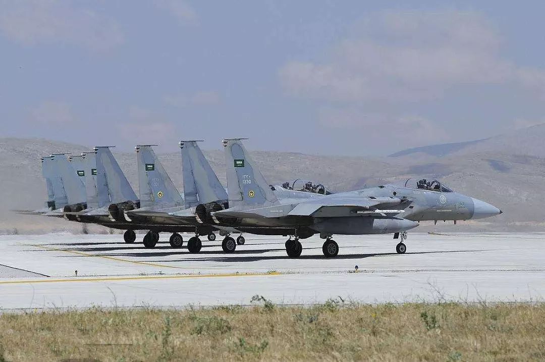 坐拥200多架F15等重型战斗机，沙特空军为啥压制不了胡塞武装？ - 1