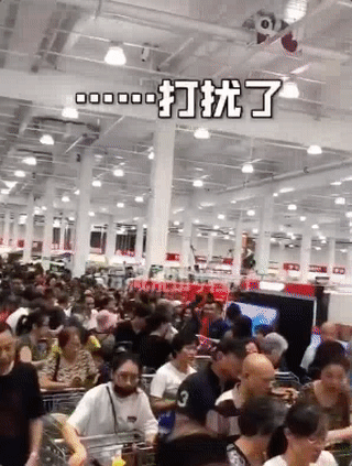 崩了！Costco中国开业半天，被迫紧急关门！网络瘫痪，货品哄抢！警员出动！网友：“不是买东西，是来送命”！ - 40