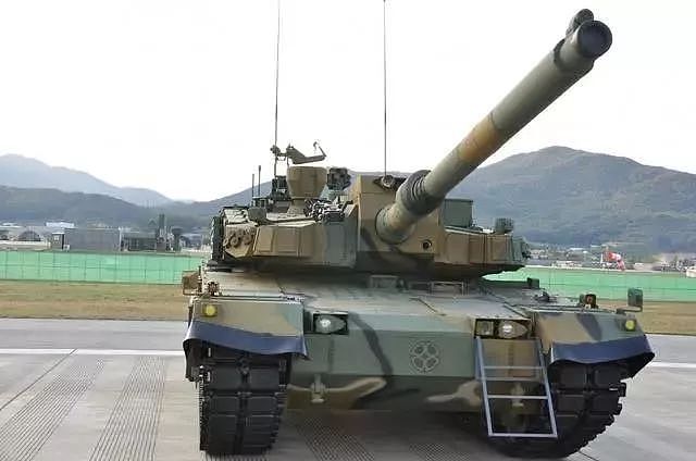 韩国展示超级坦克，号称1辆能打7辆99式，却连水泥墩也翻不过｜军情晚报 - 6