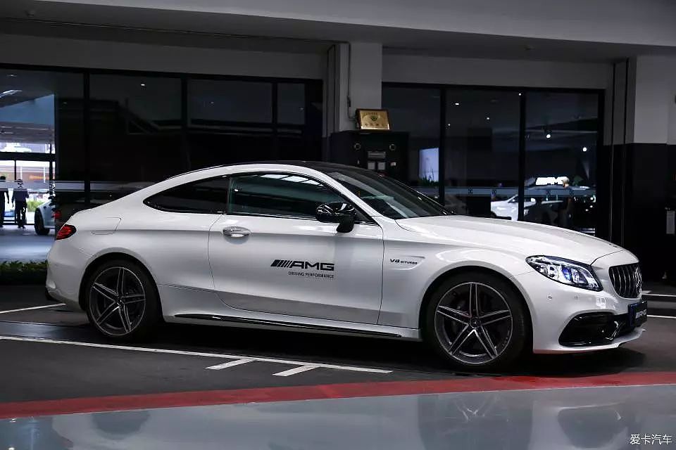 V8发动机、650牛米，暴躁的奔驰C63 coupe AMG你喜欢吗？ - 3