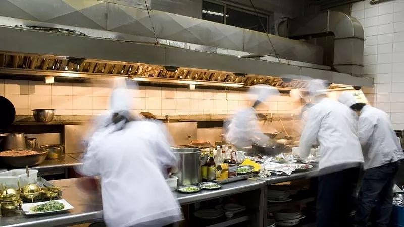 厨师频频遭遇性暴力威胁恐吓？全澳将陷入6万名厨师短缺境地 - 2
