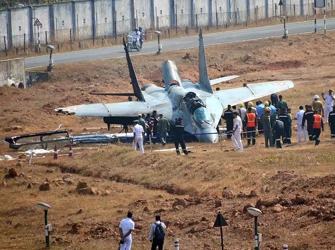 印度又一架直升机坠毁，今年已损失16架战机，这节奏谁顶得住 - 4