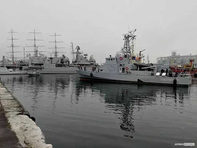 美国援助巡逻艇入列乌克兰海军，二手货旧痕明显，基地也破败不堪 - 5