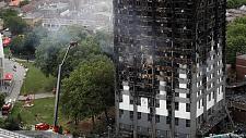 伦敦公寓大火终于扑灭，至少17人丧生，女首相梅视察现场（组图）