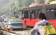 杭州爆炸亲历者：公交司机第一时间组织下车 大家互相帮忙（图）