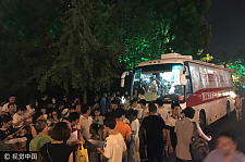 杭州爆燃事故致多人受伤 市民连夜排队献血（组图）