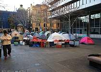 悉尼马丁广场帐篷城重现！无家可归者要求政府拿出解决方案