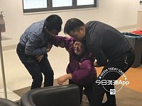 悉尼失火华裔家庭：孩子见父亲相拥而泣，王浩伤情初步好转（组图）