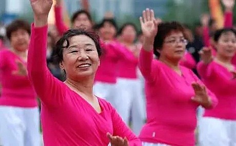 外媒惊呆！50岁中国辣妈零下40℃拍比基尼照，惊艳全世界（组图） - 38