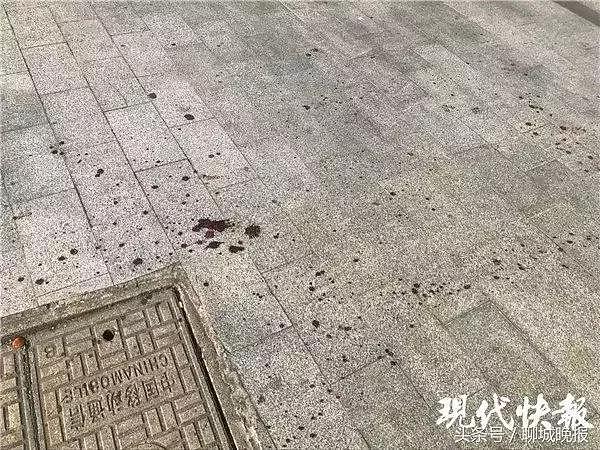 “砍人反被杀案”现场血迹绵延，电动车主前同事：他生活压力大