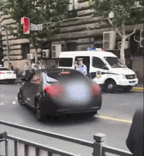 网约车竟敢冲撞警车，警方通报来了！（视频/组图） - 1