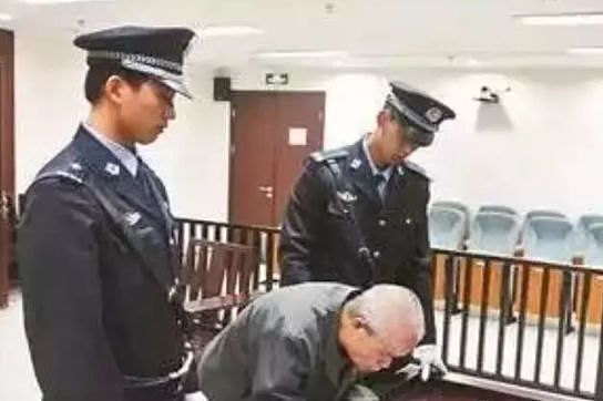 警惕！中国女生帮人带行李竟被判死刑，母亲崩溃大哭！澳华人也中招，刑满后遭遣返（组图） - 27