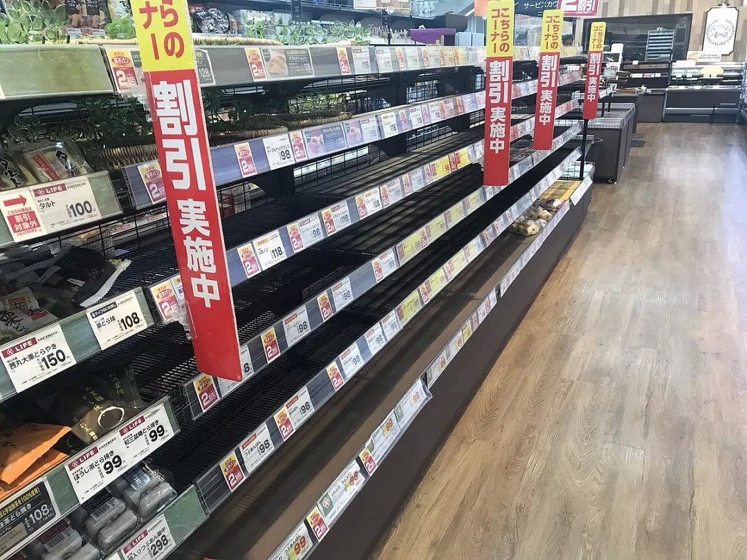 日本遭遇25年来的“最强”台风！超市便利店被抢空，集装箱都被吹倒（组图） - 35