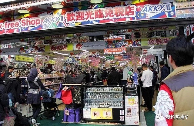 在日本免税店看到茅台的价格，中国游客怒了！竟比国内便宜一半（组图） - 2