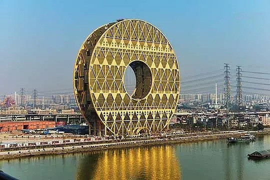 中国又一大楼国外爆火！但2018中国十大丑陋建筑，却丑出新高度：文盲不多了，美盲很可怕！（组图） - 50
