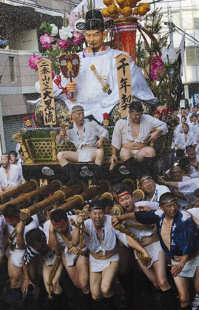 日本有个光屁股节，男男女女都不穿裤子，光着屁股满大街上跑（组图） - 7