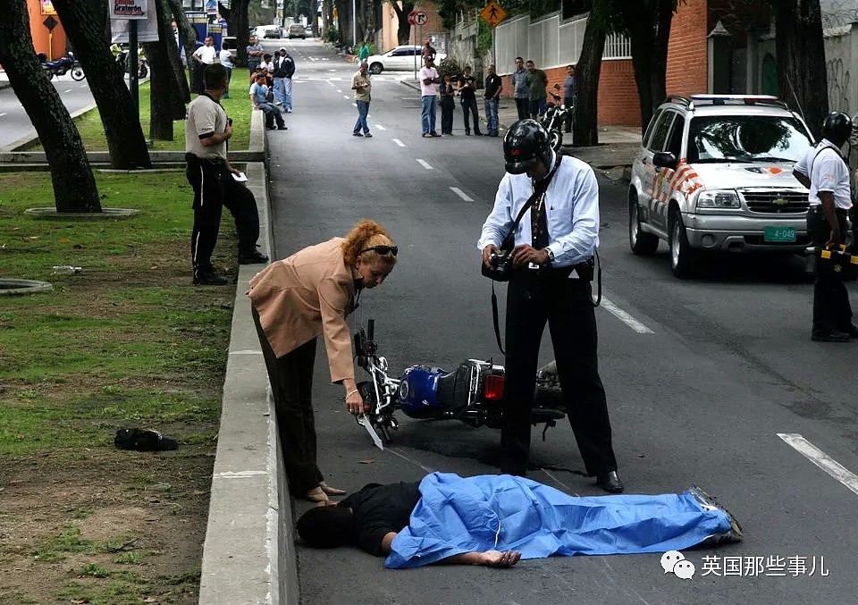 通胀失控社会动乱有多可怕！他直面委内瑞拉匪徒，换来这些惊恐的画面（组图） - 19