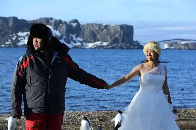 从4岁表白到在南极结婚，从亿万富翁到被悬赏通缉，这对夫妻震撼朋友圈！（组图/视频） - 47