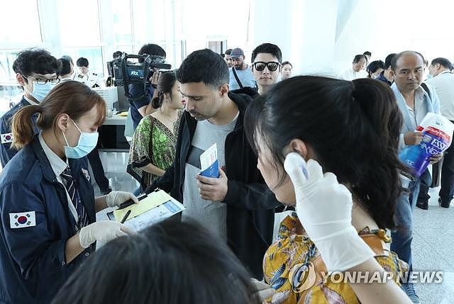 男子携致死传染病入境韩国 同机30名游客去向不明