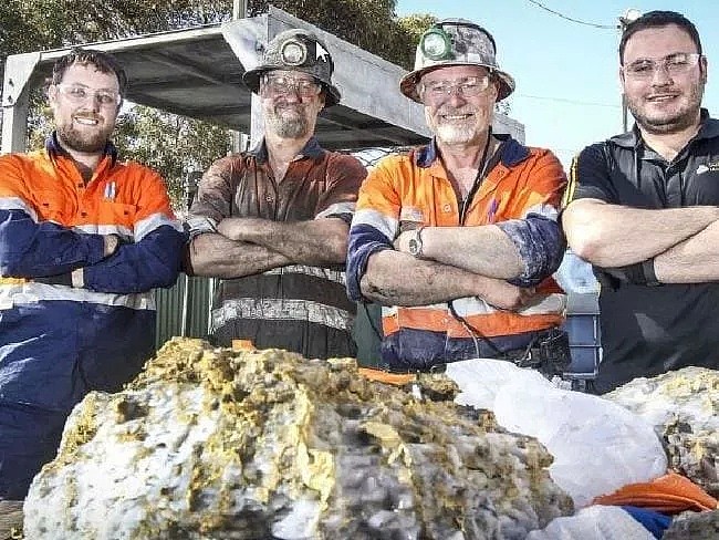 澳洲男子挖到超大金矿，专家：换成钱，一辈子都花不完（组图） - 7