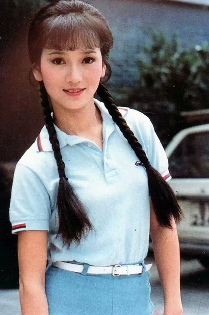 比基尼、制服、黑丝、翘臀...30年前的香港女明星，尺度都这么大吗？（组图） - 1